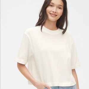 Cropped Gap white T